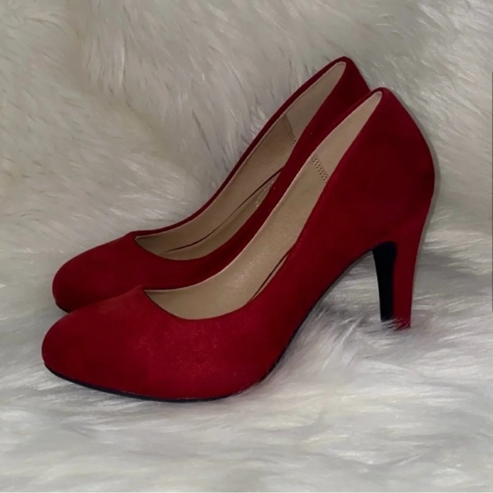 Size 10 Y-Not women’s high-heeled dress pumps - Picture 2 of 3